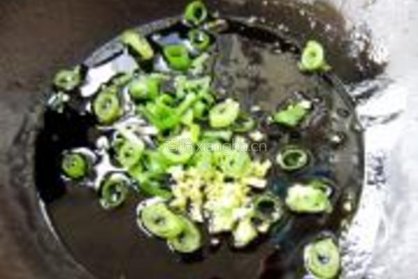 豇豆炒饼的做法图解3