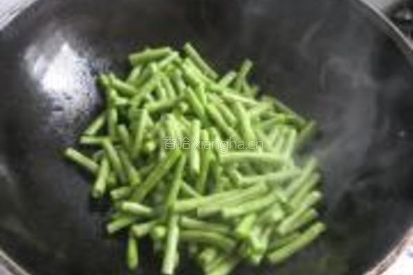 雪菜豇豆的做法图解3