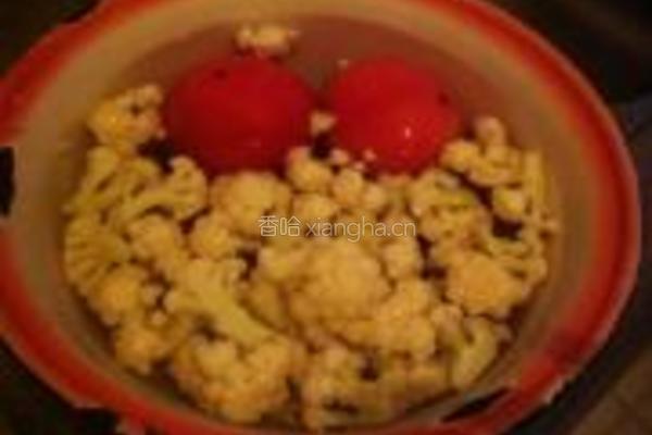 西红柿炒菜花的做法图解2