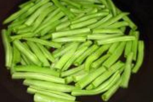 风味四季豆的做法图解1