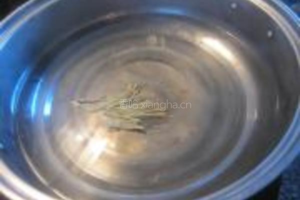 金针菇荞麦面的做法图解1
