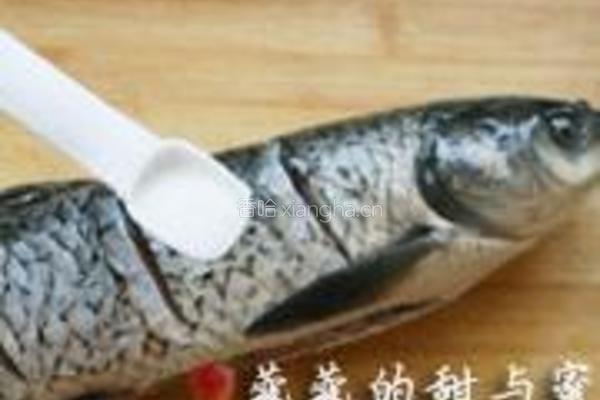 干烧鱼的做法图解1