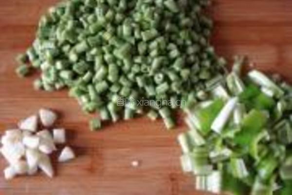 青辣椒炒长豆角的做法图解1