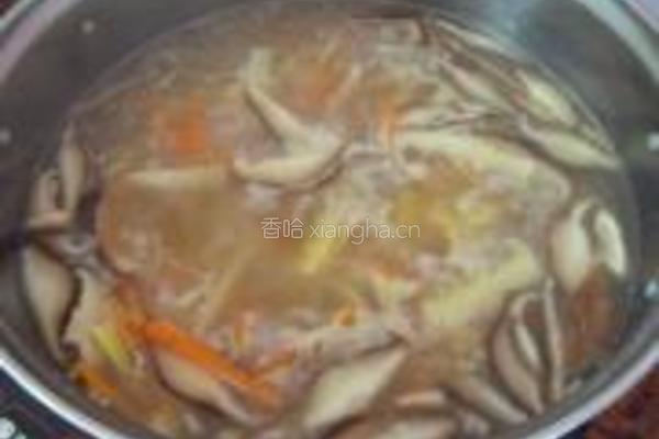 鱿鱼酸辣汤的做法图解4
