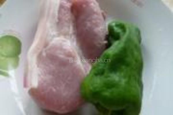 青椒肉丝的做法图解1