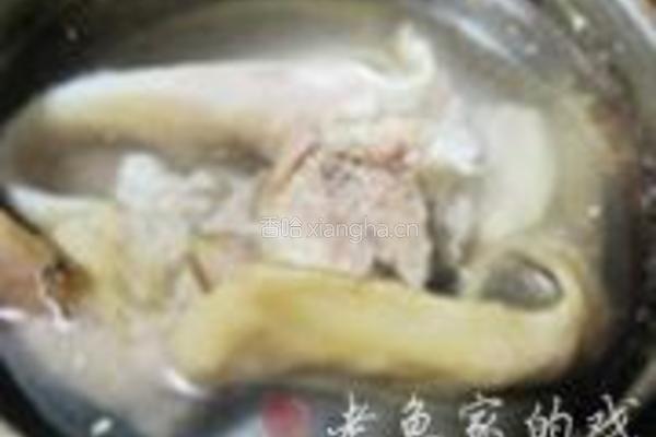 荞菜炒卤猪耳的做法图解1