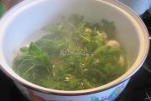 荠菜鱼包蛋汤的做法图解2