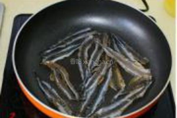 香煎马布鱼干的做法图解2