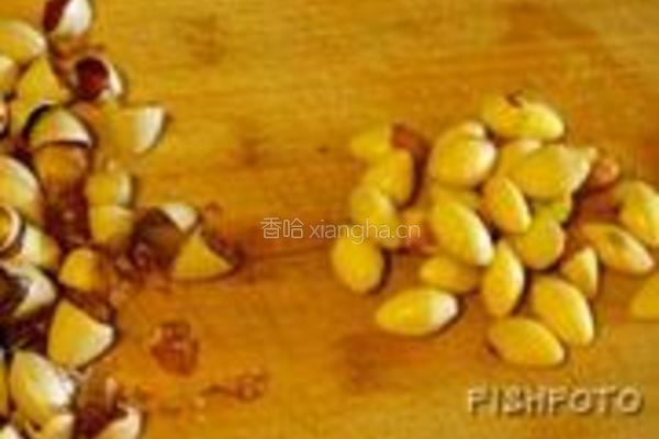 鱼酱炒白果西葫芦的做法图解2