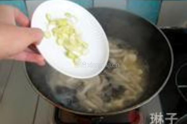 菌菇豆腐汤的做法图解9