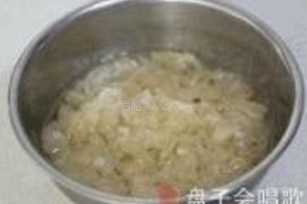 凉拌黑白木耳的做法图解1