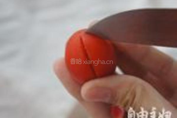 糖拌圣女果花儿的做法图解1