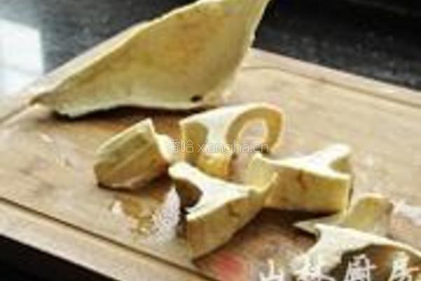 榴莲壳排骨汤的做法图解3