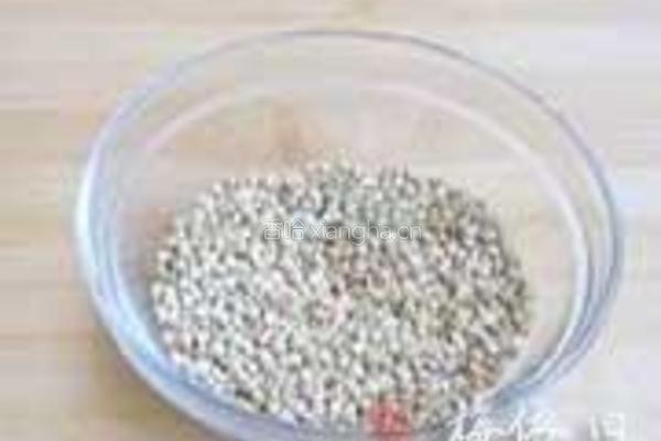 荞麦饭的做法图解1