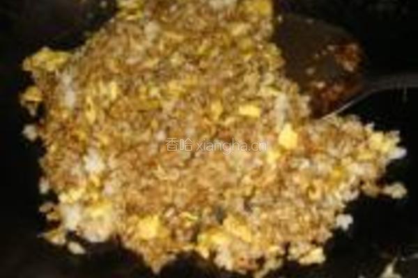 酱油鸡蛋炒饭的做法图解5