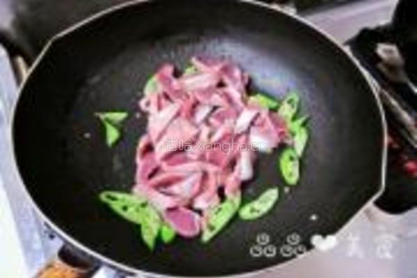 香嫩鸡胗炒面的做法图解4