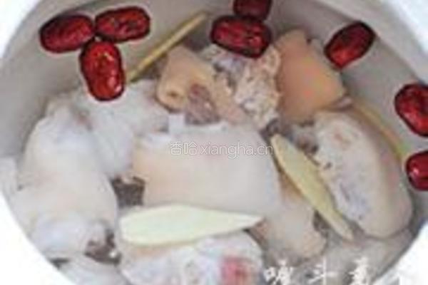 山药红枣猪蹄汤的做法图解3