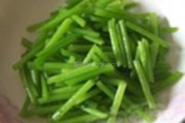 茼蒿拌黄金海茸条的做法图解8