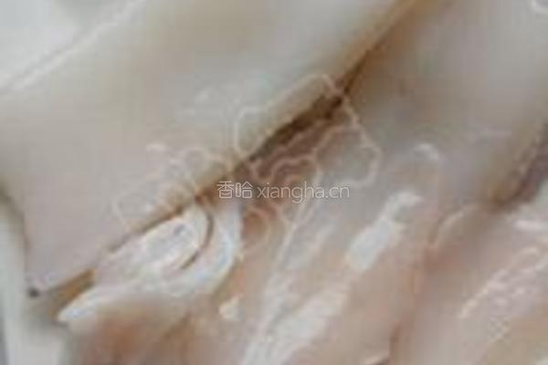 青椒鱿鱼花的做法图解1