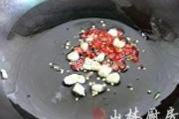 豆豉鲮鱼油麦菜的做法图解2