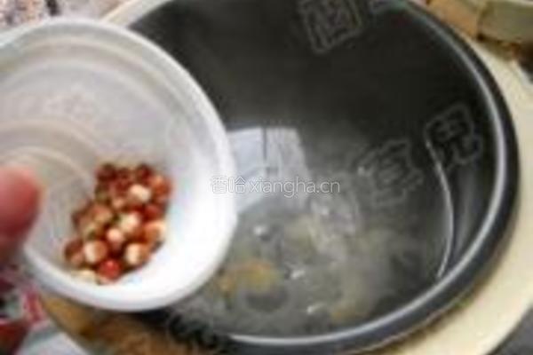 芡实枸杞银耳羹的做法图解4