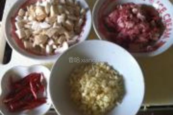 碎肉豆腐蒸的做法图解1