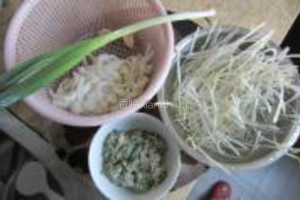 肉末芽菜炒河粉的做法图解1
