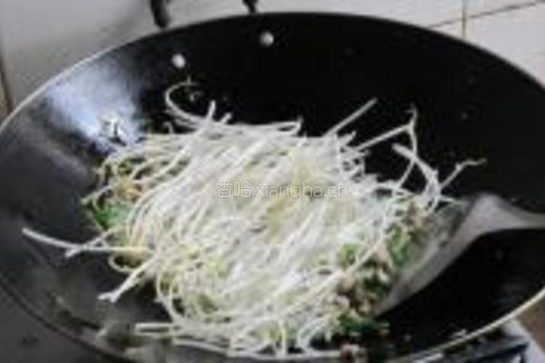 肉末芽菜炒河粉的做法图解5
