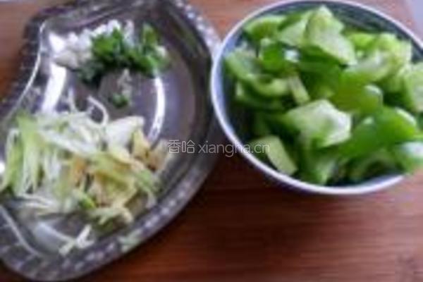 甜椒炒鸡杂的做法图解2