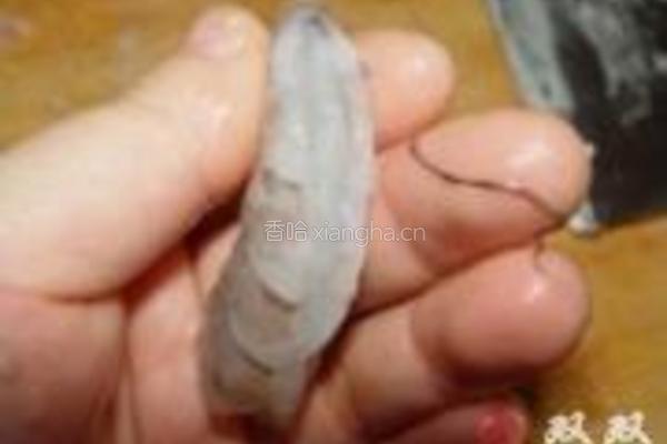 圆蛋大虾的做法图解2