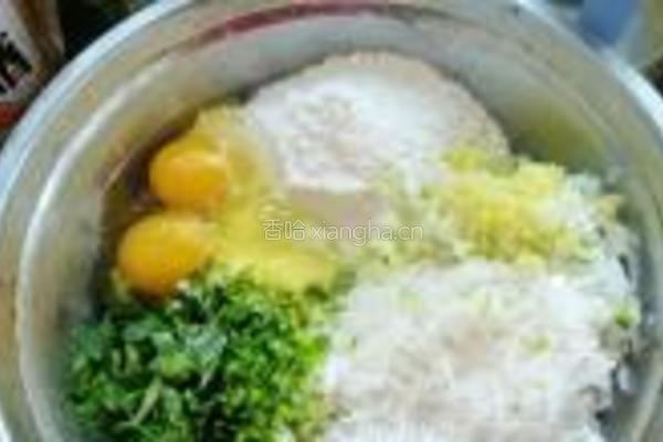 萝卜香菜丸子的做法图解1