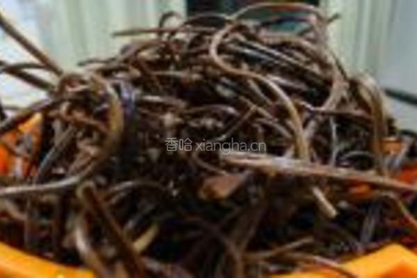 干蕨菜焖肉的做法图解1