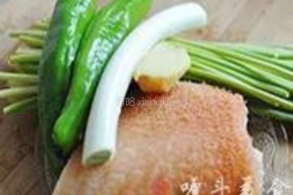 蒜苔炒牛肚的做法图解1