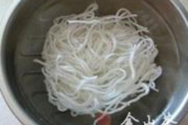 黄豆芽拌粉丝的做法图解2