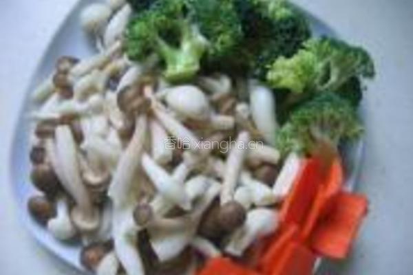 鲍汁烩双菇的做法图解2