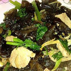 芹菜肉片炒木耳的做法[图]