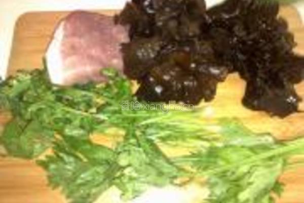 芹菜肉片炒木耳的做法图解1