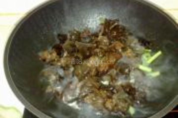 芹菜肉片炒木耳的做法图解5