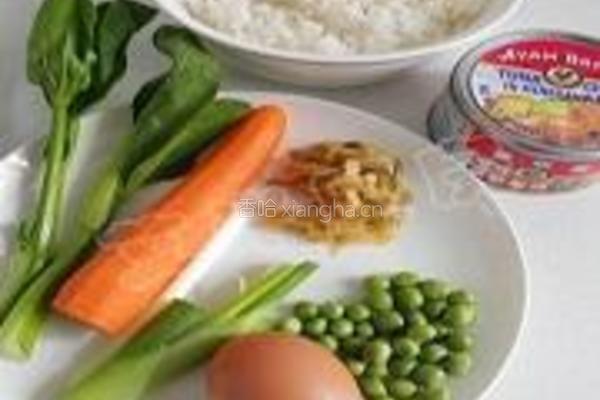 金枪鱼什锦炒饭的做法图解1