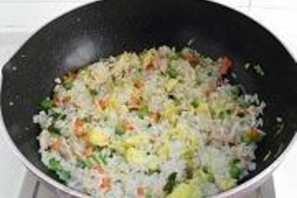 金枪鱼什锦炒饭的做法图解14