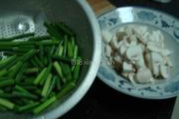 蒜苗炒口蘑的做法图解1