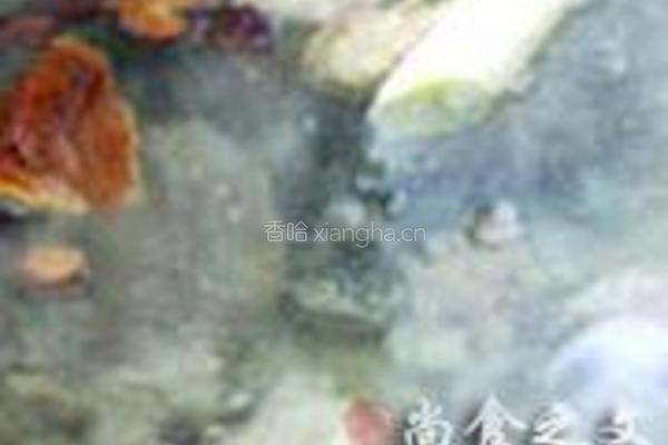 红枣杞菊猪骨汤的做法图解2