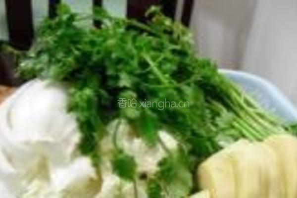 麻辣排骨鲫鱼火锅的做法图解1