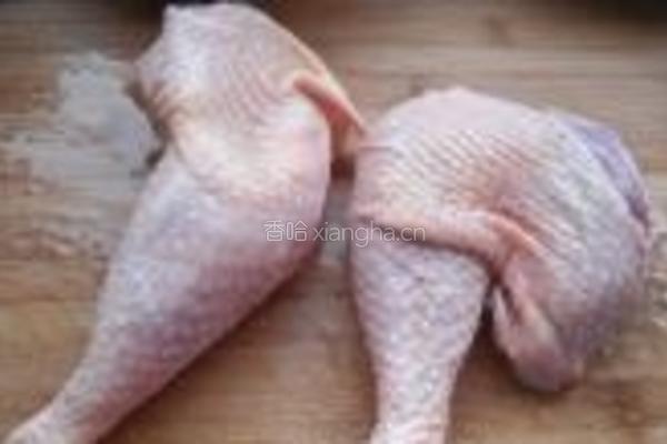 麻辣排骨鲫鱼火锅的做法图解3
