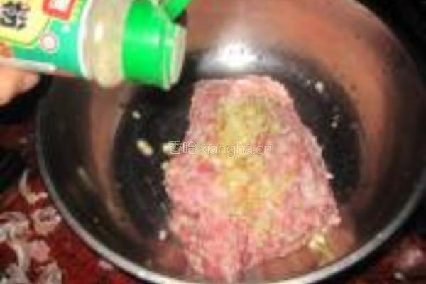猪肉茼蒿馅饺子的做法图解4