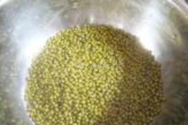 泡发绿豆芽的做法图解1