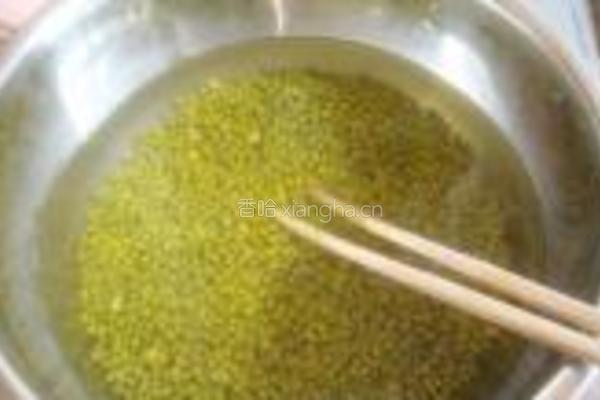 泡发绿豆芽的做法图解3