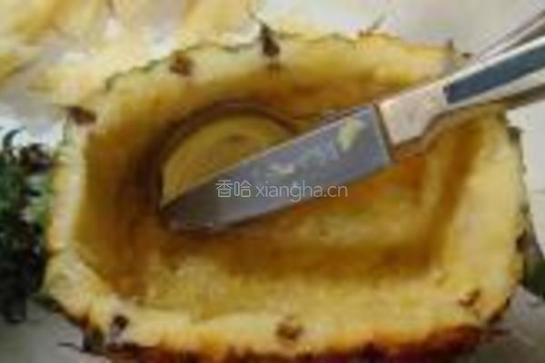 菠萝海鲜焗饭的做法图解3
