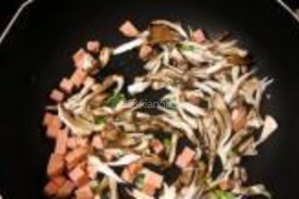 菌菇魔芋菜饭的做法图解3