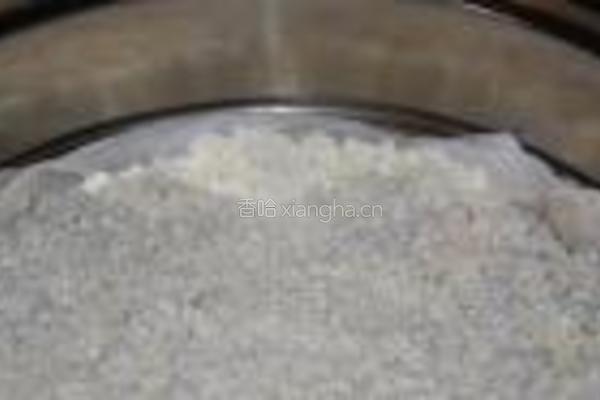 葱香甜炒糯米的做法图解1